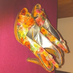 Kelly & Katie women’s high heel floral pattern